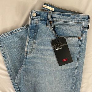 NWT LEVIS WEDGIE JEANS